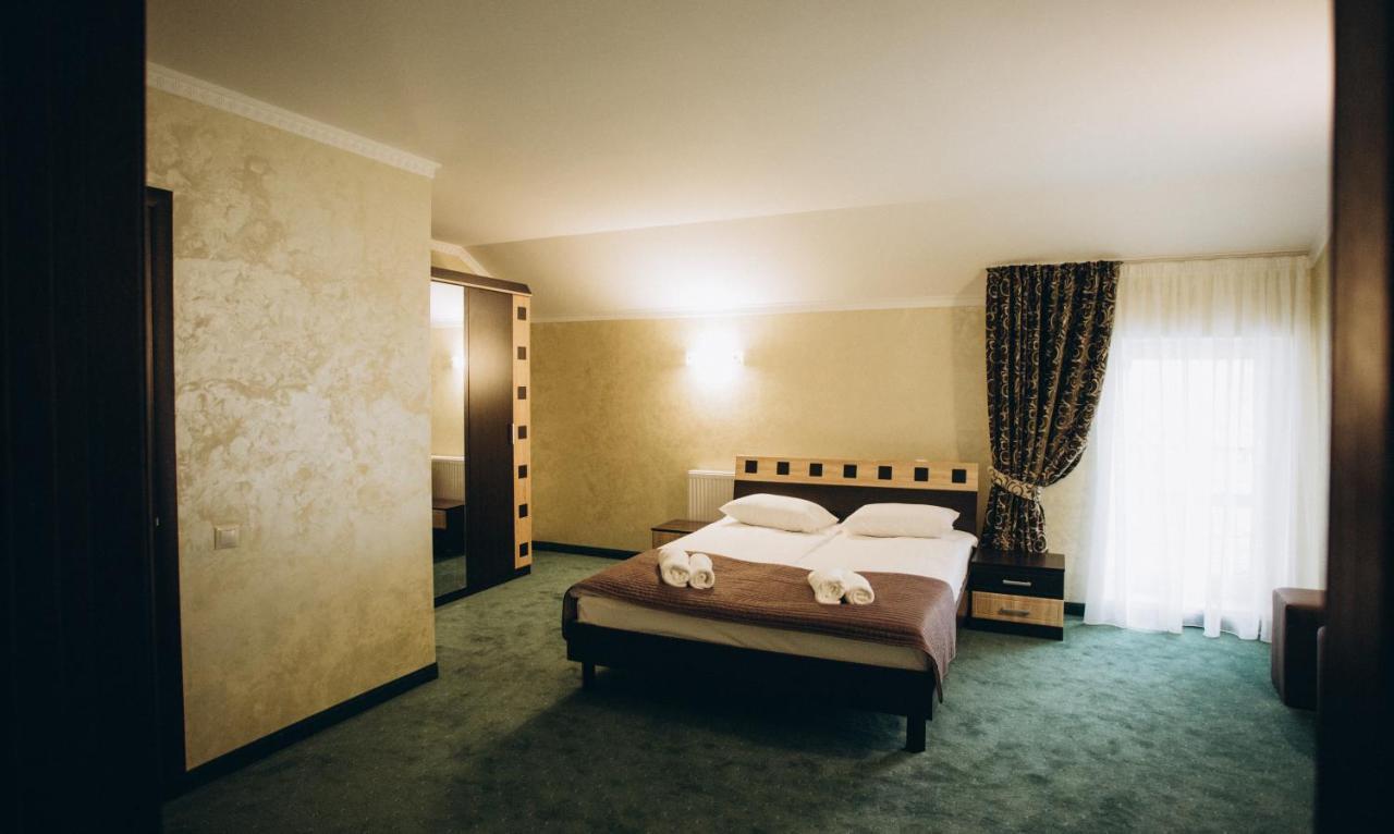 Роляда Hotel Tysmenytsia Exterior photo