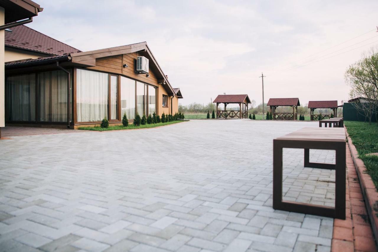 Роляда Hotel Tysmenytsia Exterior photo