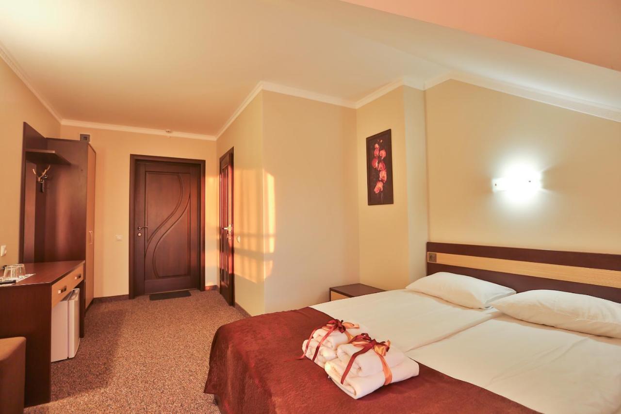 Роляда Hotel Tysmenytsia Exterior photo