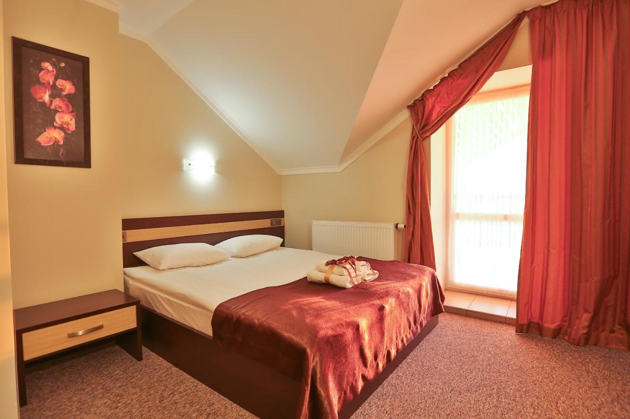 Роляда Hotel Tysmenytsia Exterior photo