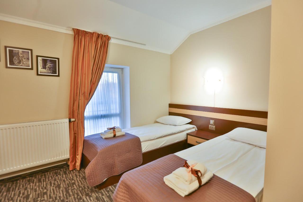 Роляда Hotel Tysmenytsia Exterior photo