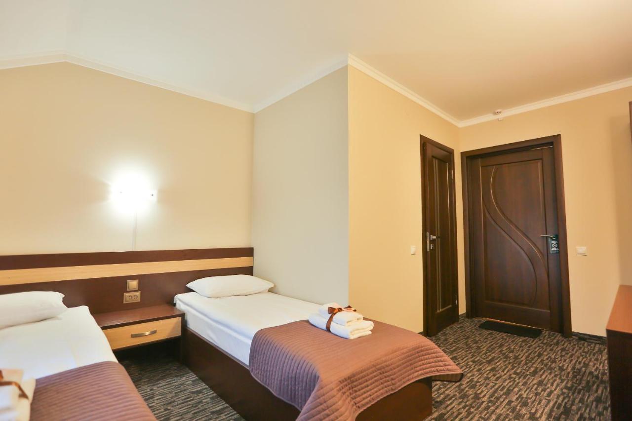 Роляда Hotel Tysmenytsia Exterior photo