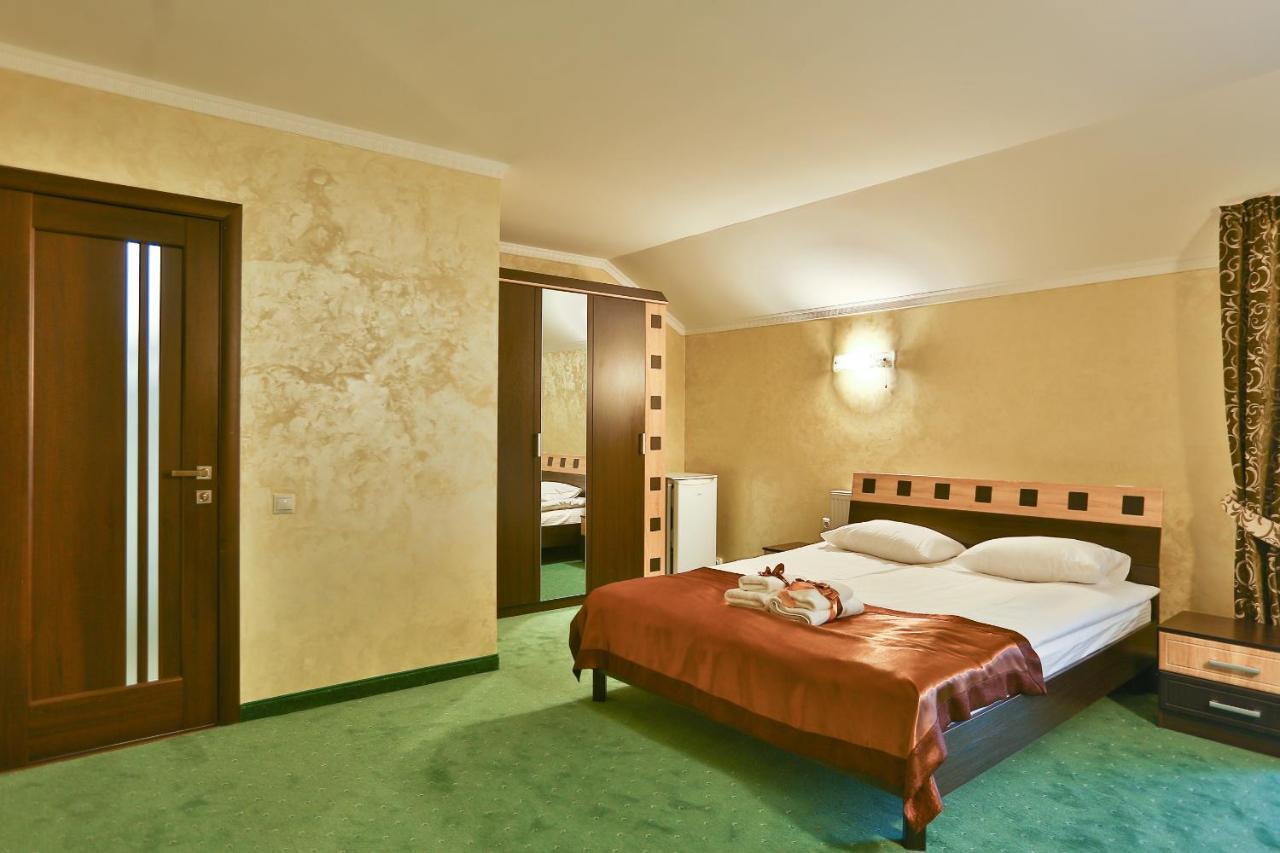 Роляда Hotel Tysmenytsia Exterior photo